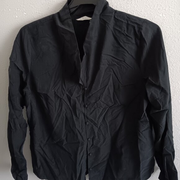 Elegant Black Women's Blouse - Picture 2 of 4